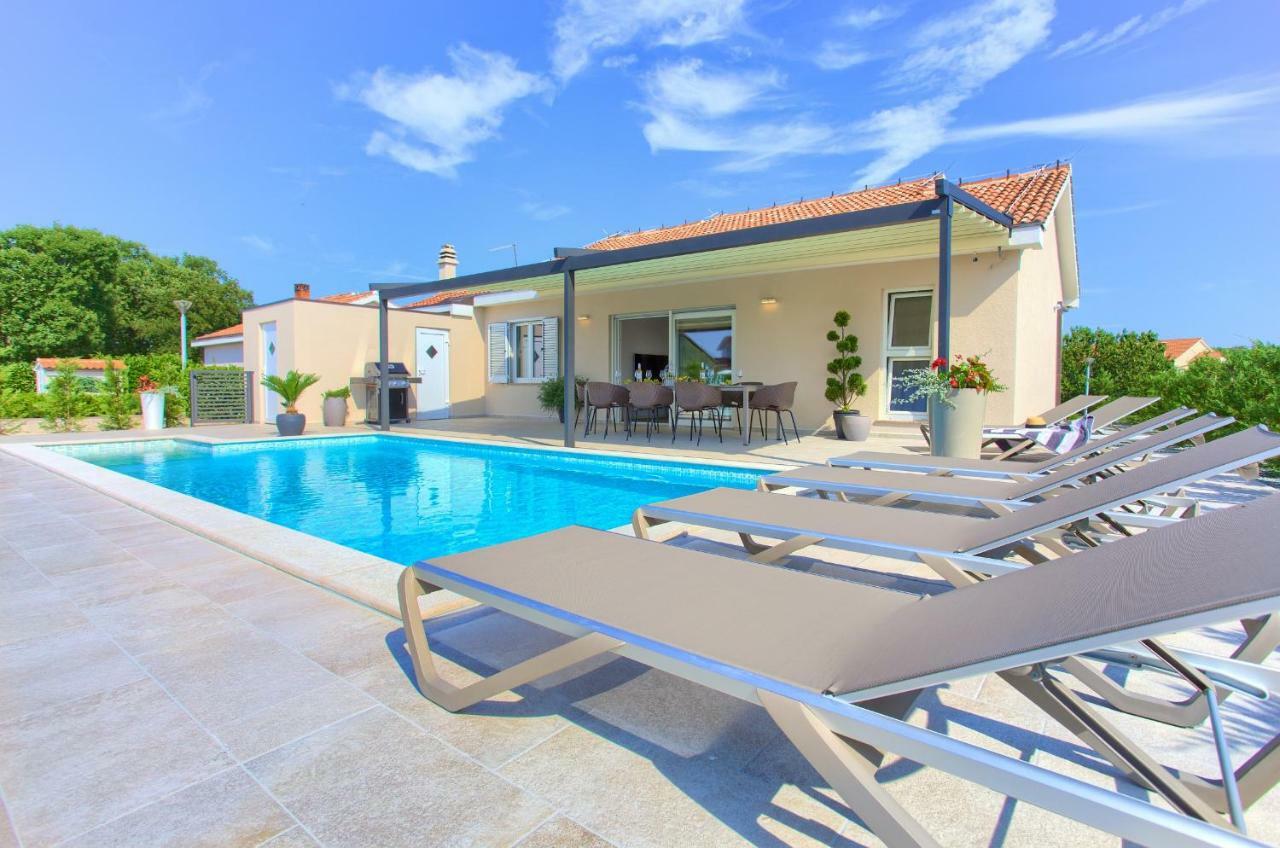 Holiday Home Elegant Vrh  Exterior photo