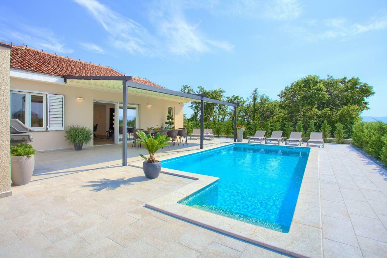 Holiday Home Elegant Vrh  Exterior photo