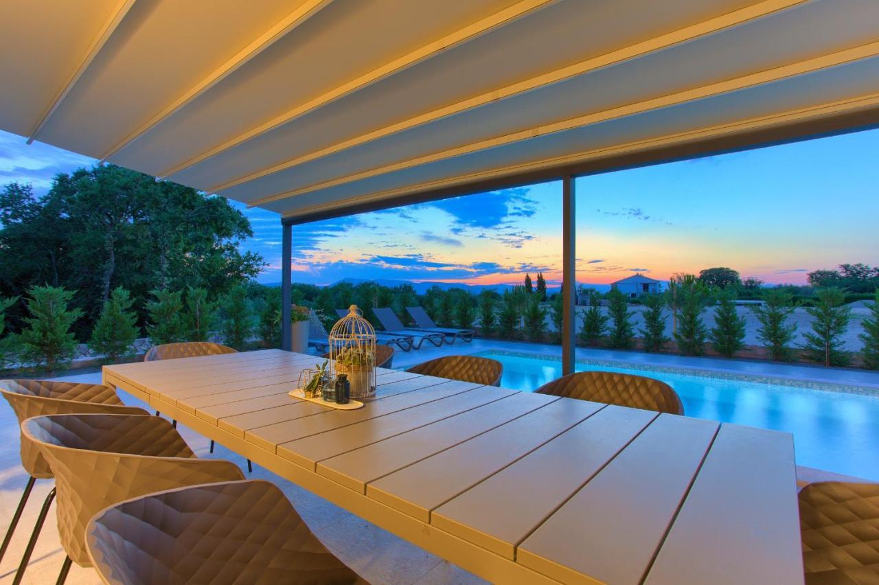 Holiday Home Elegant Vrh  Exterior photo